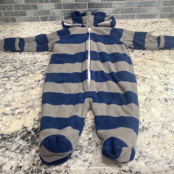 3-6 months Old Navy warm suit - Picture 1 of 7